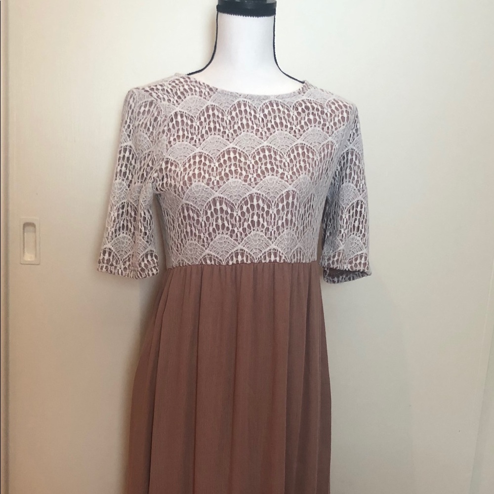 NWOT maxi dress w/side pockets. Dusty pink. Med